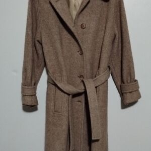 Elegant Women's Beige Wool Coat
